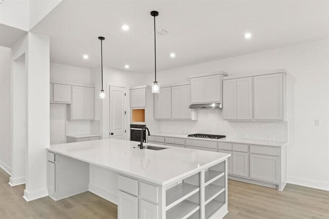Building Photo - 373 Hollister Dr