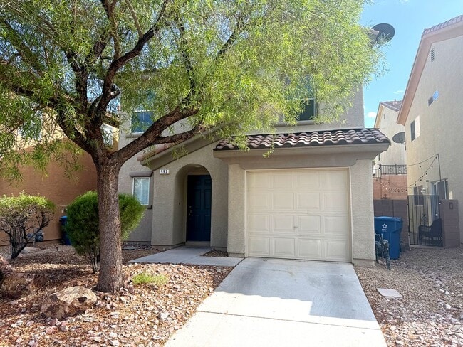 Primary Photo - Great 3 bedroom home with open downstairs ...