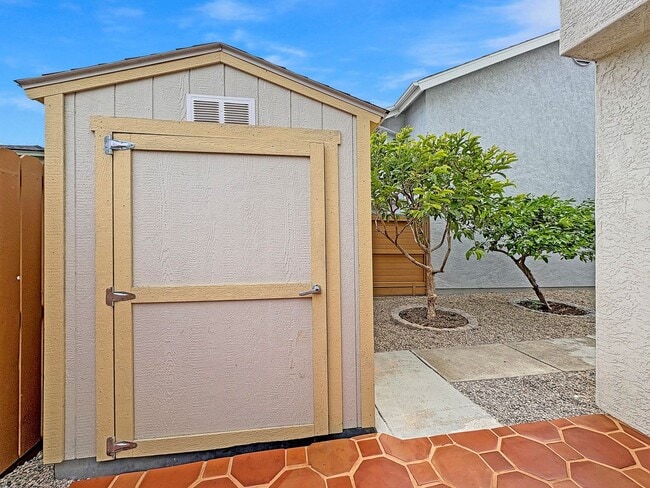 Building Photo - Charming 3B/2BA Oceanside Retreat with Mod...