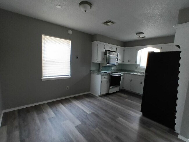 Building Photo - 107 W Campbell Dr