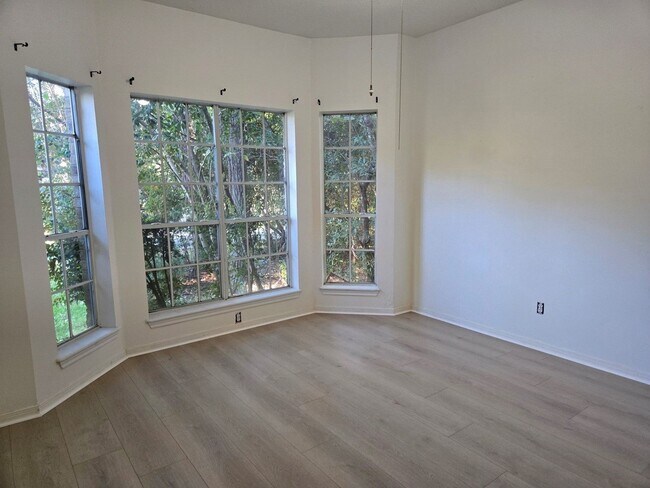 Building Photo - 120 Hiwon Dr