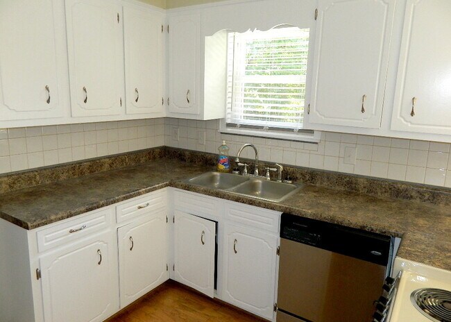 Building Photo - 3950 Braddock St