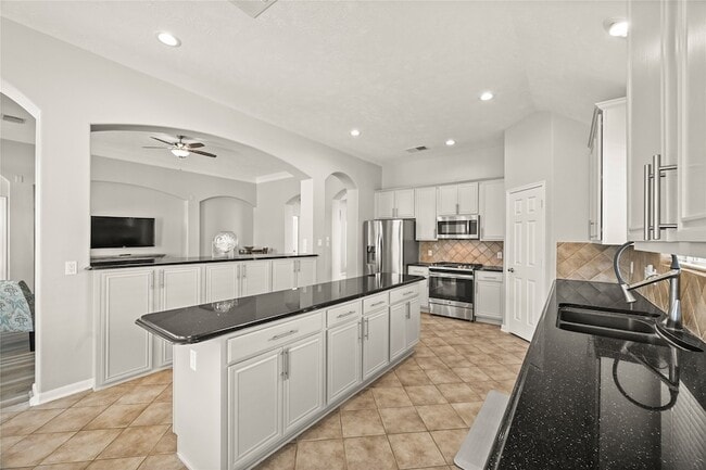 Building Photo - 1330 Leigh Gdns Dr