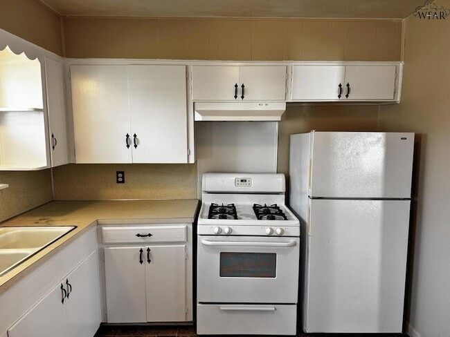 Building Photo - 104 Ave G