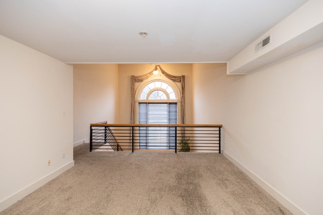 Building Photo - 523 N Bertrand St