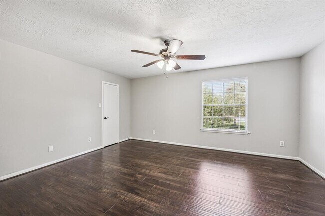 Building Photo - 6021 Whispering Lakes Dr