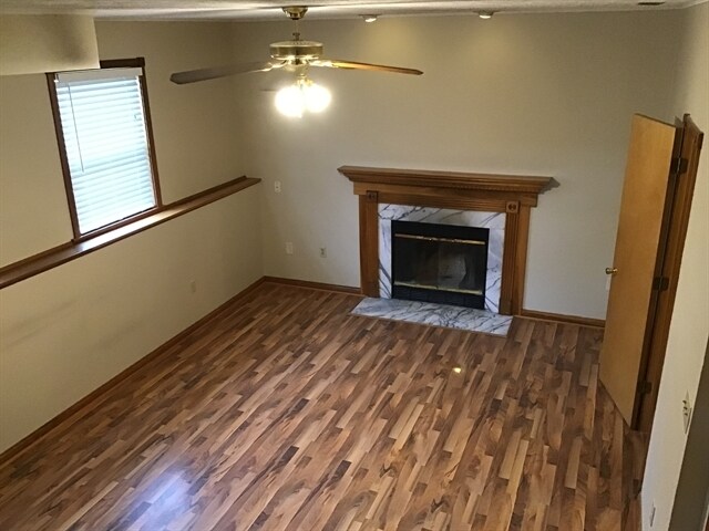 Building Photo - 1687 Deer Run Dr