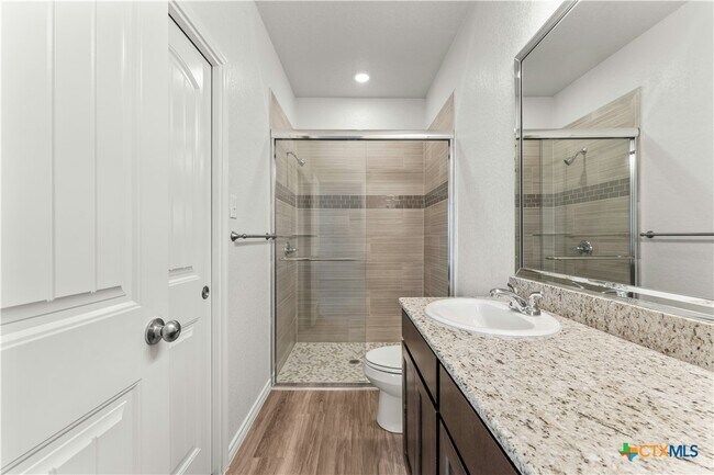 Building Photo - 1118 B Zora Dr