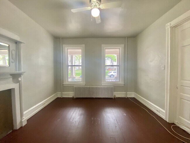 Primary Photo - 714 E King St