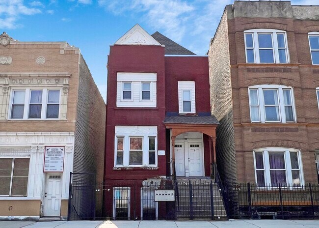 Primary Photo - 1922 S Leavitt St