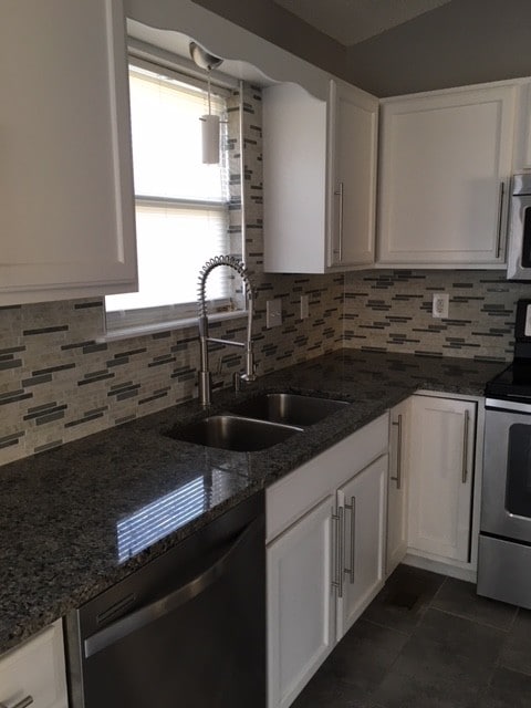 Building Photo - 708 S Red Oaks Cir