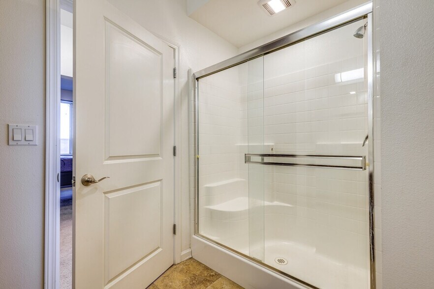 Building Photo - 140 Ivy Ave