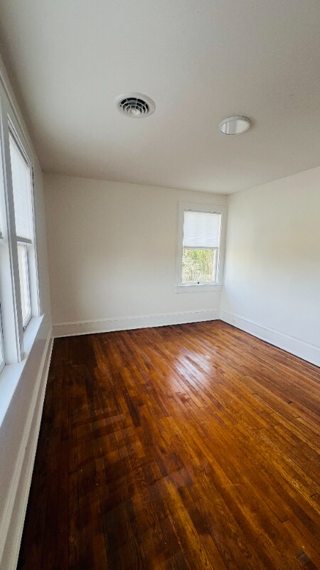 Building Photo - 812 Tyler Ave