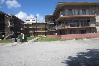 Building Photo - 4850 SW 63rd Terrace