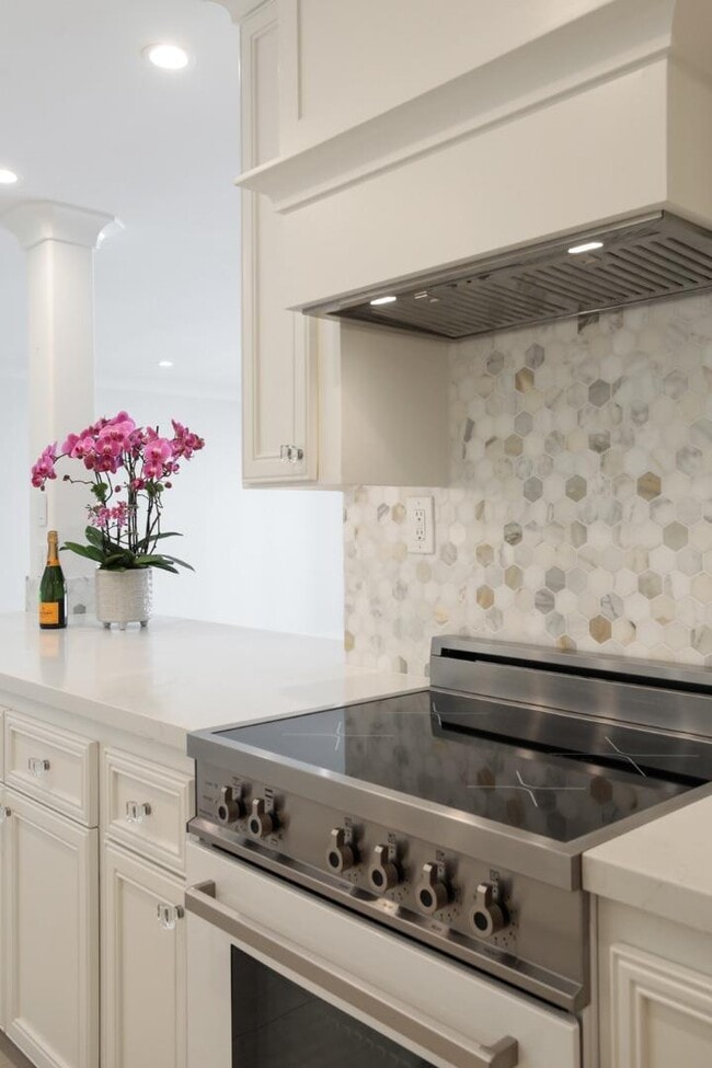 Building Photo - 226 W Edith Ave