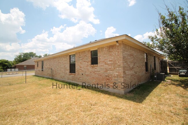 Building Photo - 3200 Denia Ct