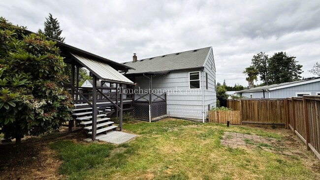 Building Photo - Lovely 3BD|1BA Home in Oregon City w/Basem...