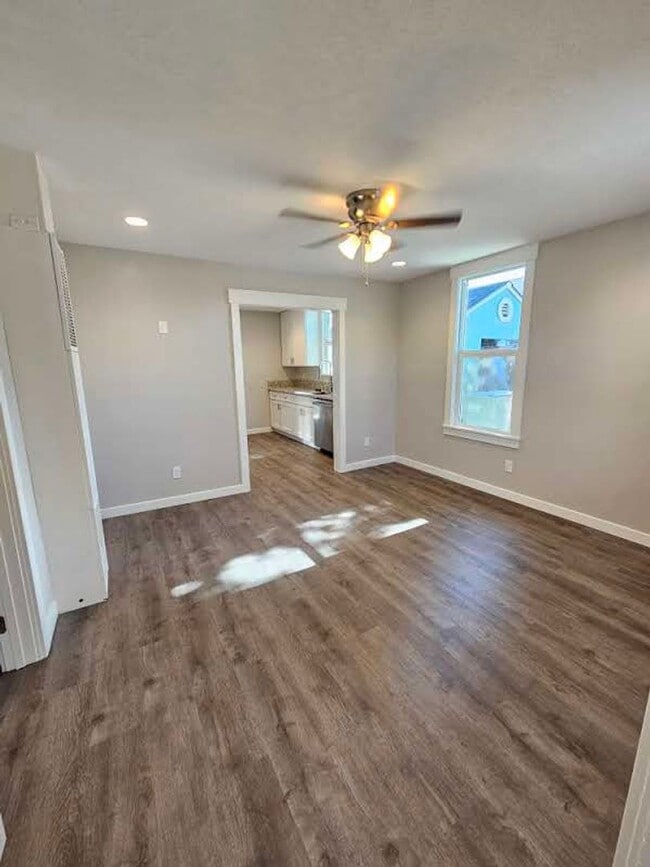 Building Photo - 3 Bedroom Fully Remodeled Home in Downtown...