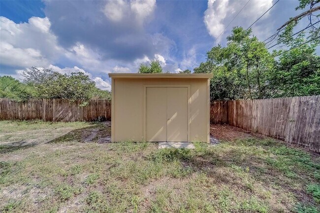 Building Photo - 649 Eastview Rd