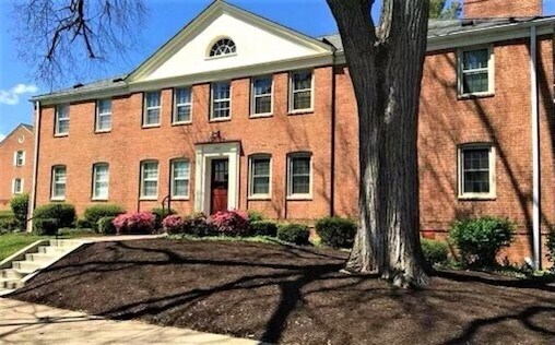 Building Photo - 2701 Arlington Blvd