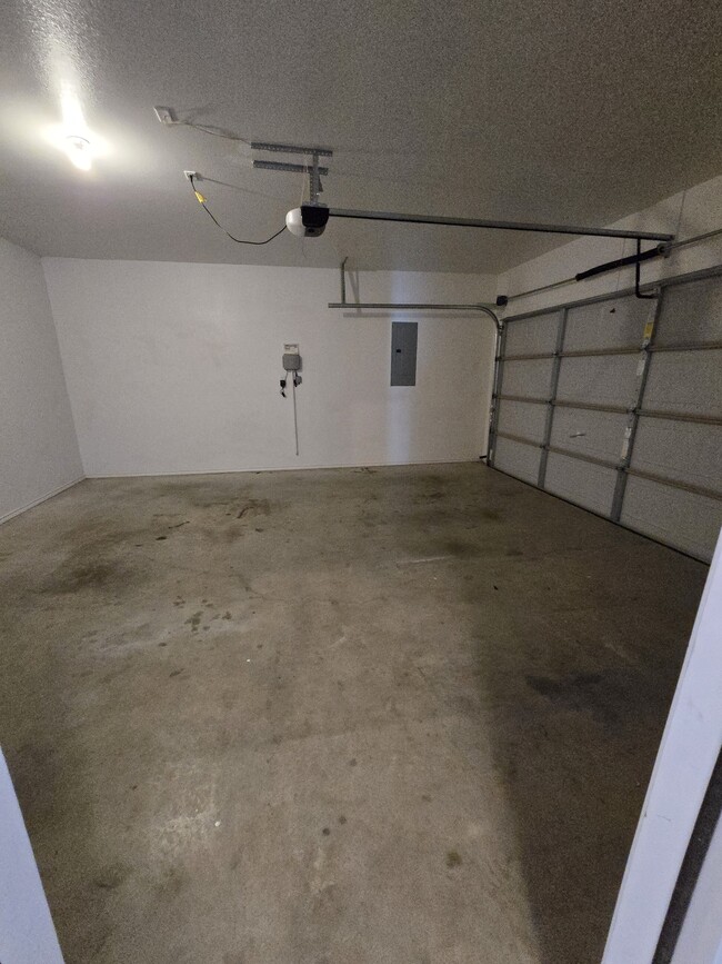 Building Photo - 457 Ambrose Avenue