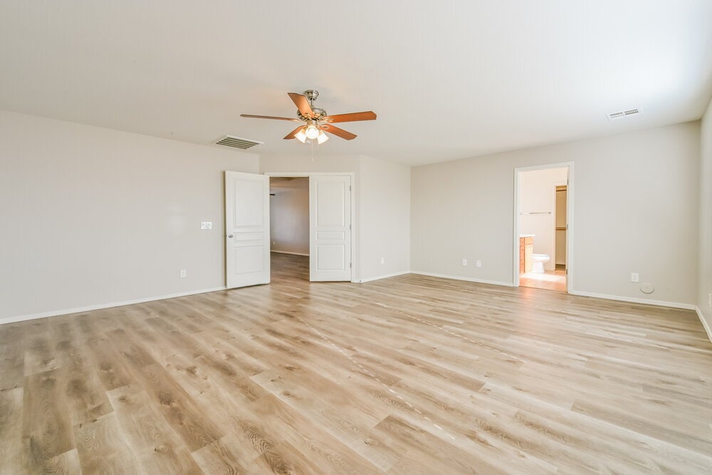 Building Photo - 28779 N Spur Dr