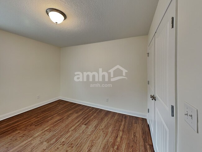 Building Photo - 3109 Creek Village Ln