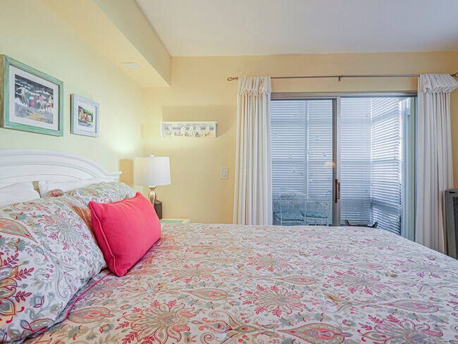 Building Photo - 5400 Jimmy Buffett Mem Hwy