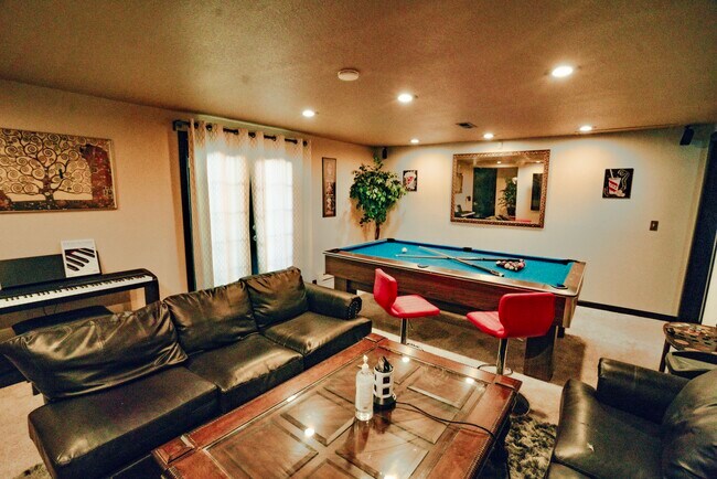 Primary Photo - 1330 Kipling St