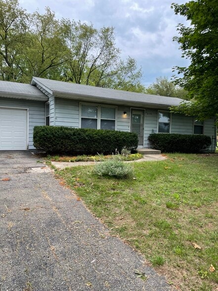 Primary Photo - 8599 E H Ave