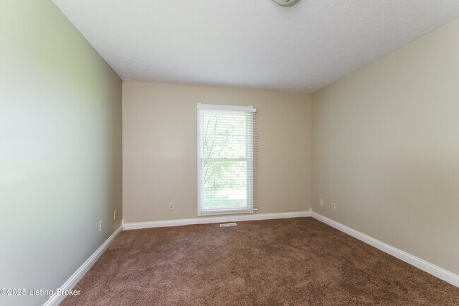 Building Photo - 300 Wava Dr