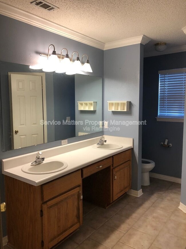 Building Photo - 4421 Amberwood Cir