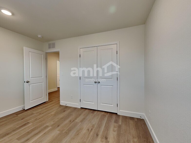 Building Photo - 8906 Dwarf Chin Ave