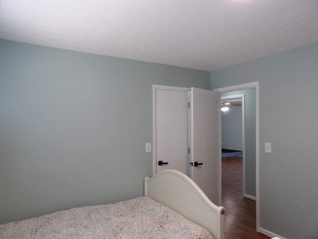 Building Photo - 917 9th Ave S