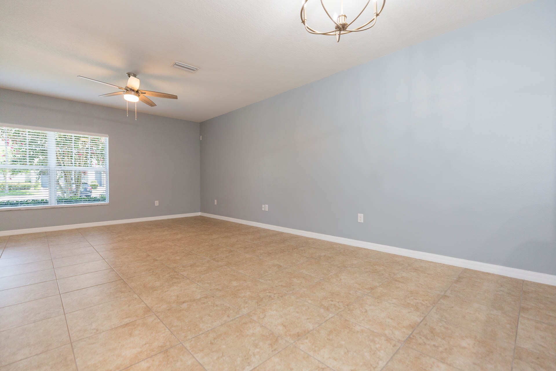 Building Photo - 15939 Fishhawk View Dr