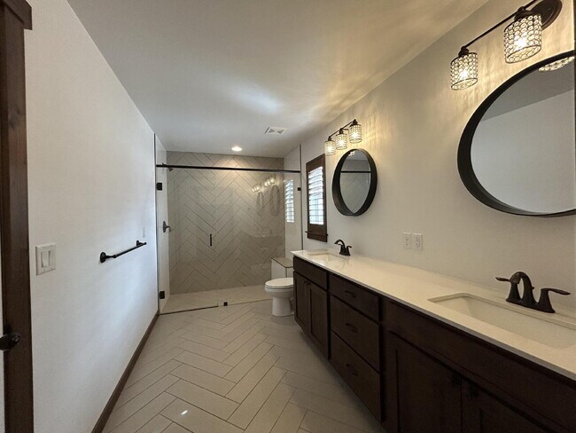 Building Photo - Luxury 4 Bed / 2 Bath Home on .84 Acres – 3 Car Garage – RV Parking