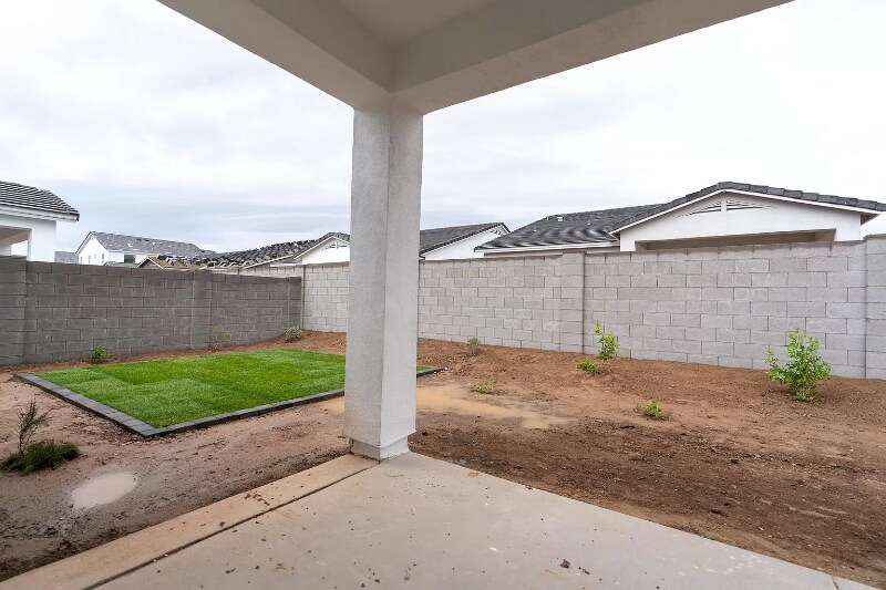 Building Photo - 640 E Vail Ln