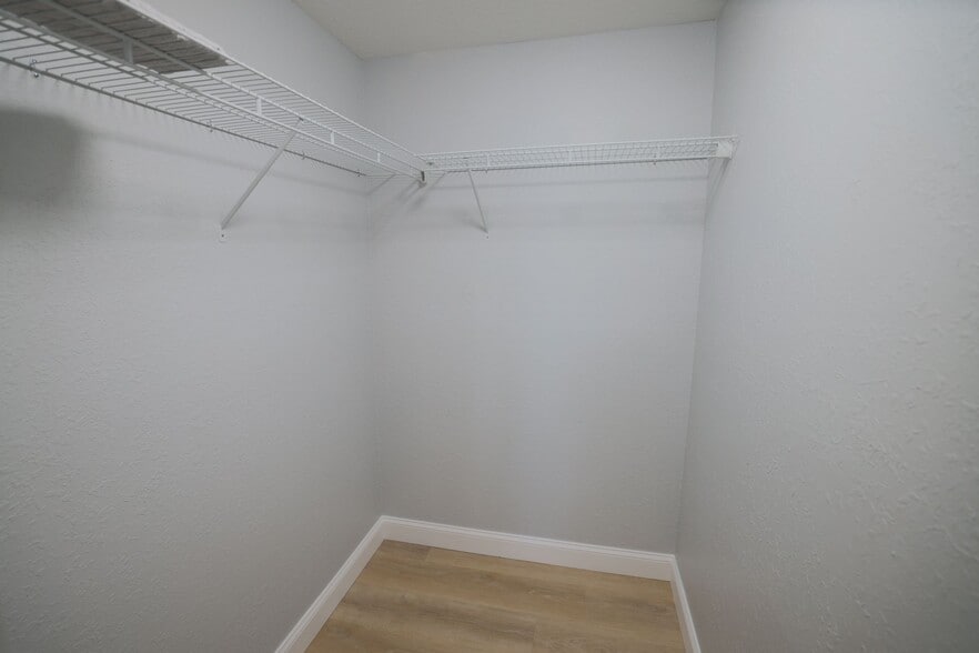 Building Photo - 8933 Manor Loop