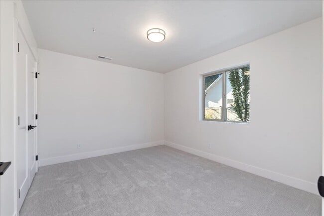 Building Photo - BRAND NEW 3 bed 3.5 bath townhouse