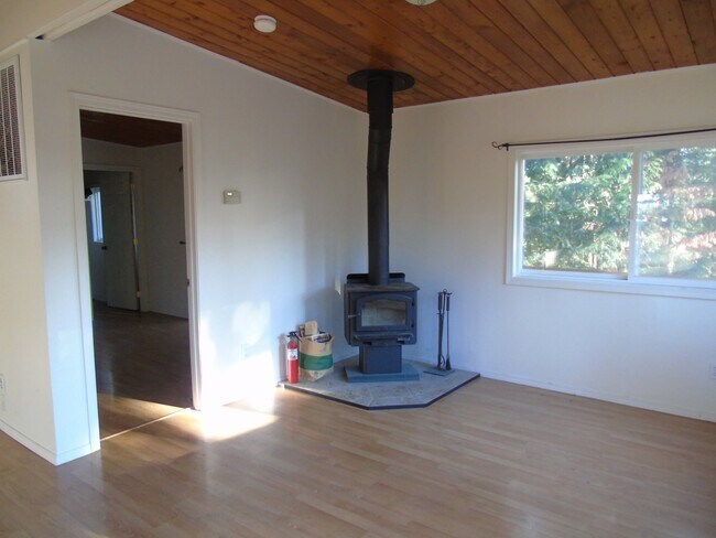 Building Photo - 1708 Sapphire Trail
