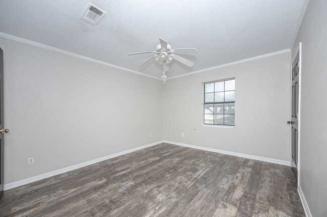 Building Photo - Charming 4-Bedroom, 2-Bath Home in a Prime Location