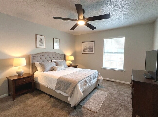 Building Photo - For Lease: Beautifully Remodeled 3-Bed Two-Story in Quiet DeSoto Neighborhood