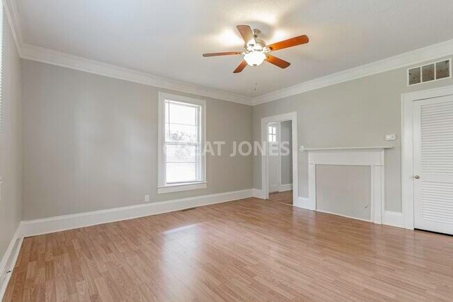 Building Photo - NOW OFFERING HALF OFF FIRST FULL MONTH IF ...