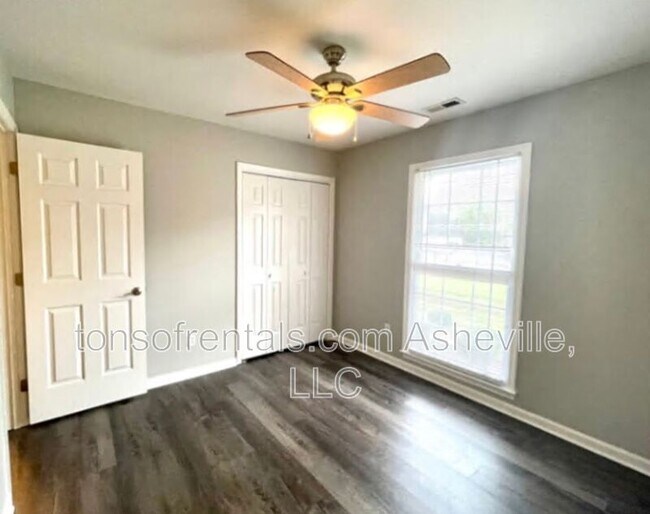Building Photo - 307 Springfield Ct
