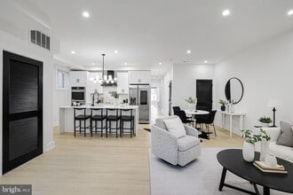 Building Photo - 616 Kenyon St NW