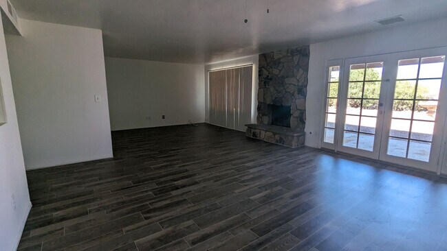 Building Photo - 6801 N Camino De La Tierra