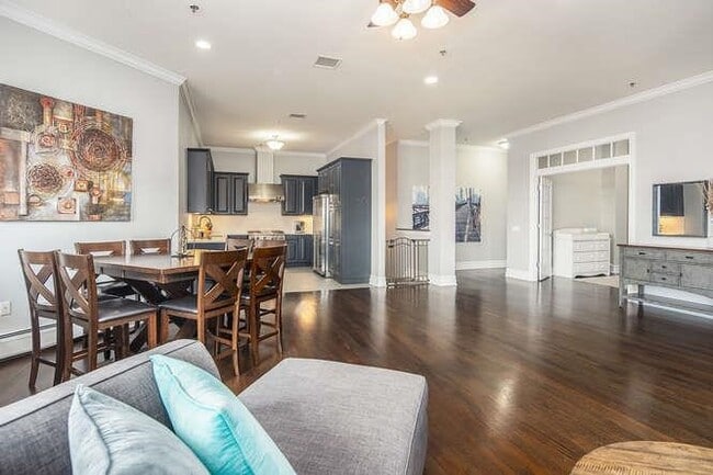 Building Photo - 564 Gregory Ave