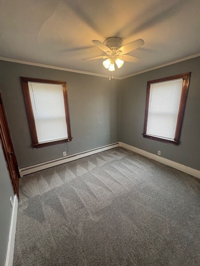 Building Photo - 2405 N Sheridan Rd