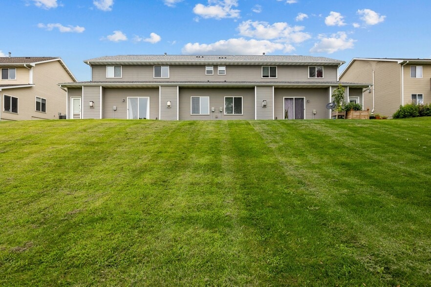 Building Photo - 533 E Goldfinch Dr