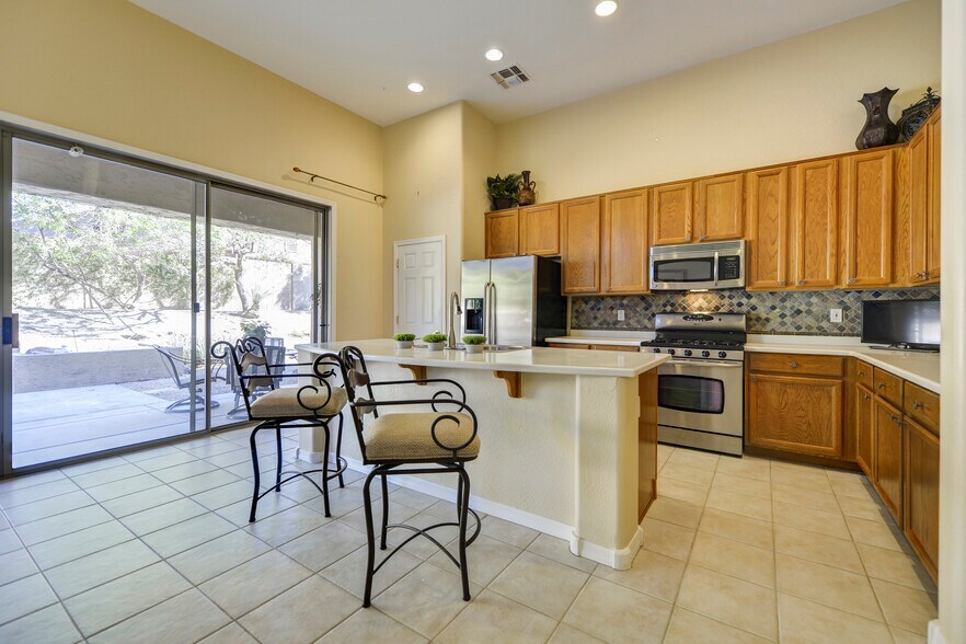 Building Photo - 7634 E San Fernando Dr